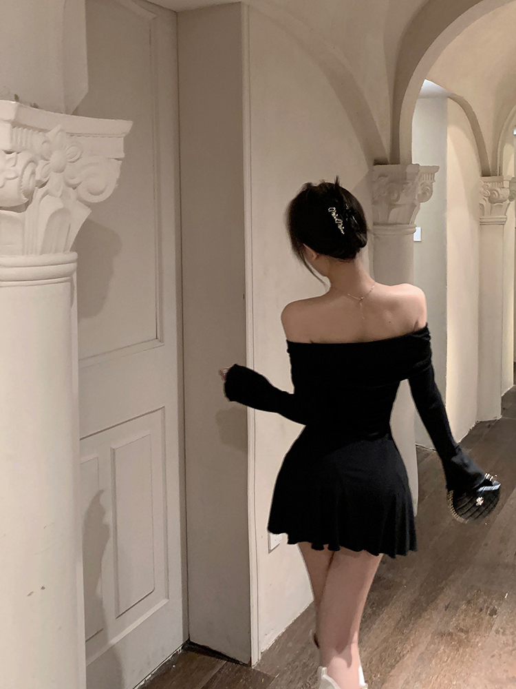 オフショルダーフレアリブニットミニワンピース