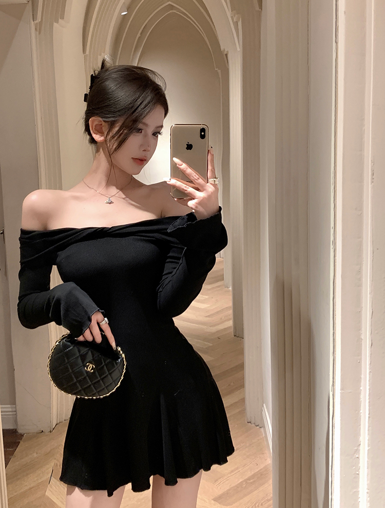 オフショルダーフレアリブニットミニワンピース