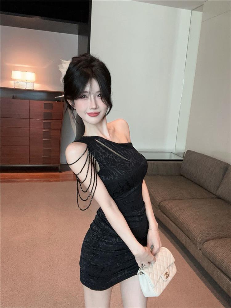 ワンショルダーチェーンデコルテタイトミニドレス