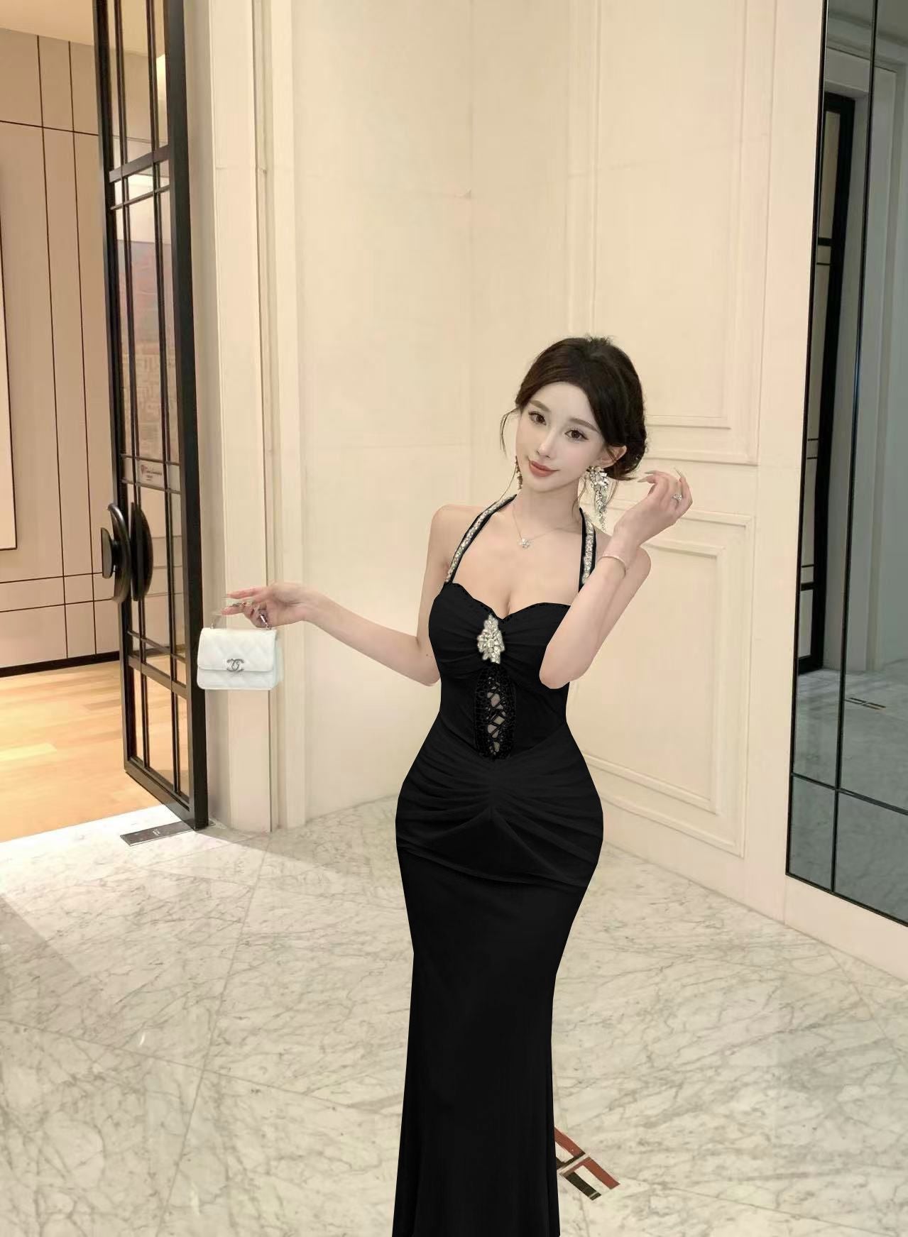 ビジュー付きホルターネック美シルエットロングドレス【DA12B02】