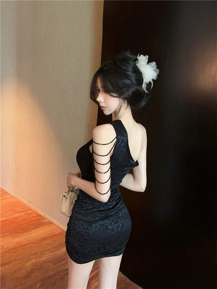 ワンショルダーチェーンデコルテタイトミニドレス