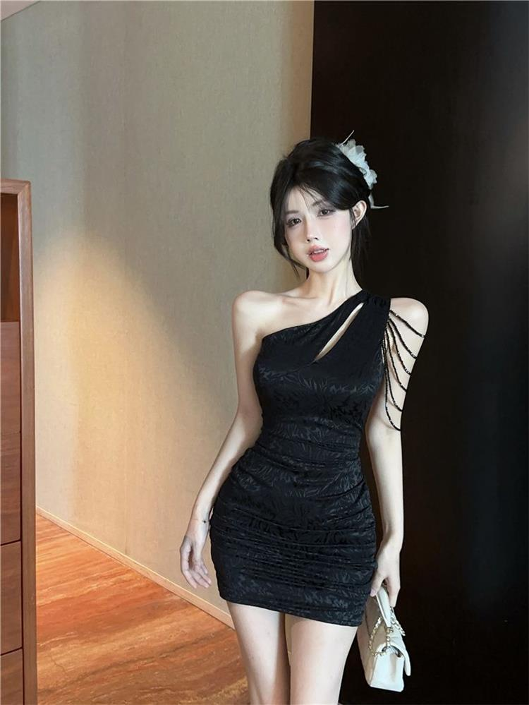 ワンショルダーチェーンデコルテタイトミニドレス